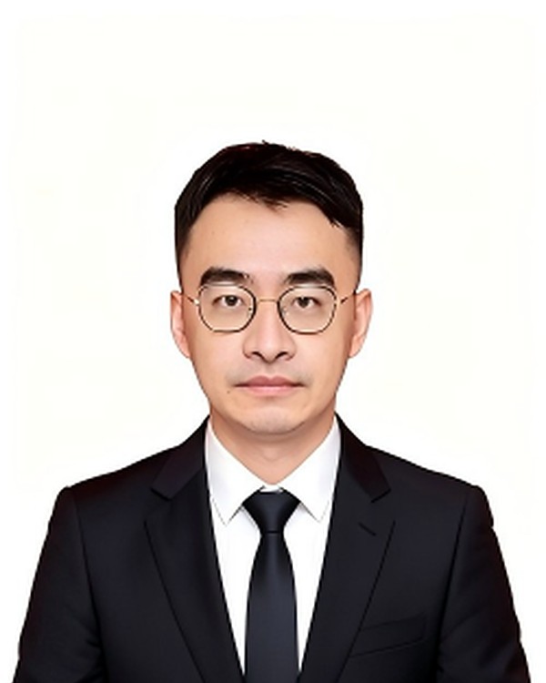 张力律师照片